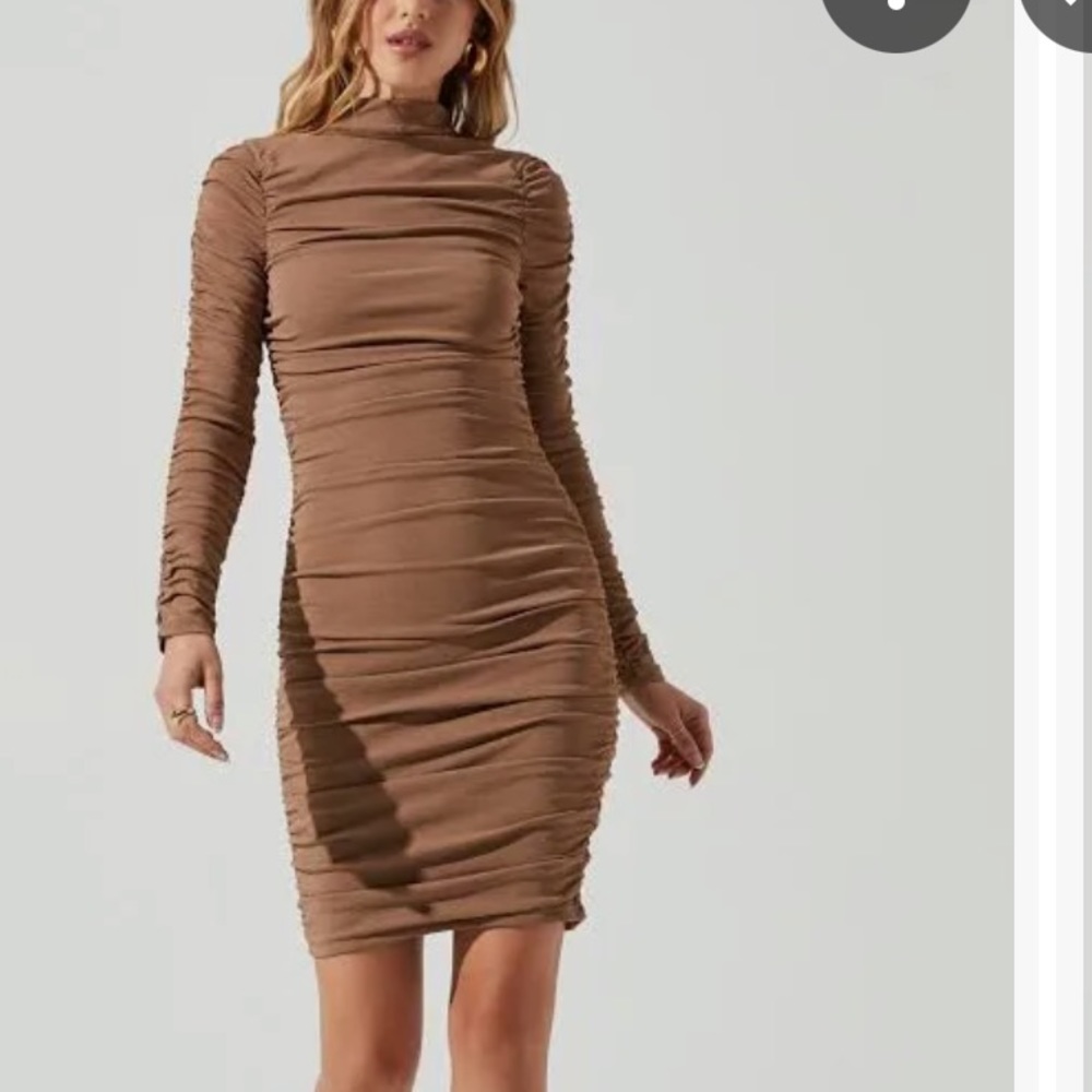 ASTR THE LABEL Ruched Long Sleeve Dress